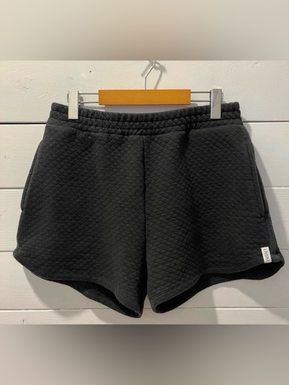 LIVØM Grey Quilted Shorts Size  M